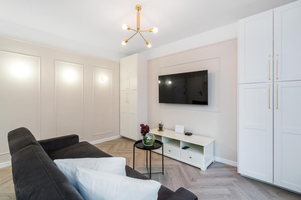 Modern Center By Renters Apartment